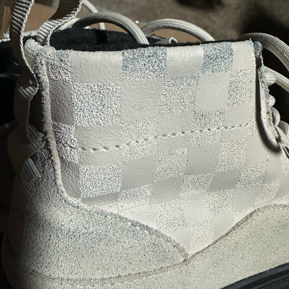 Vans Cream Sneakers Sleek Design Everyday Comfort - Picture 9 of 12